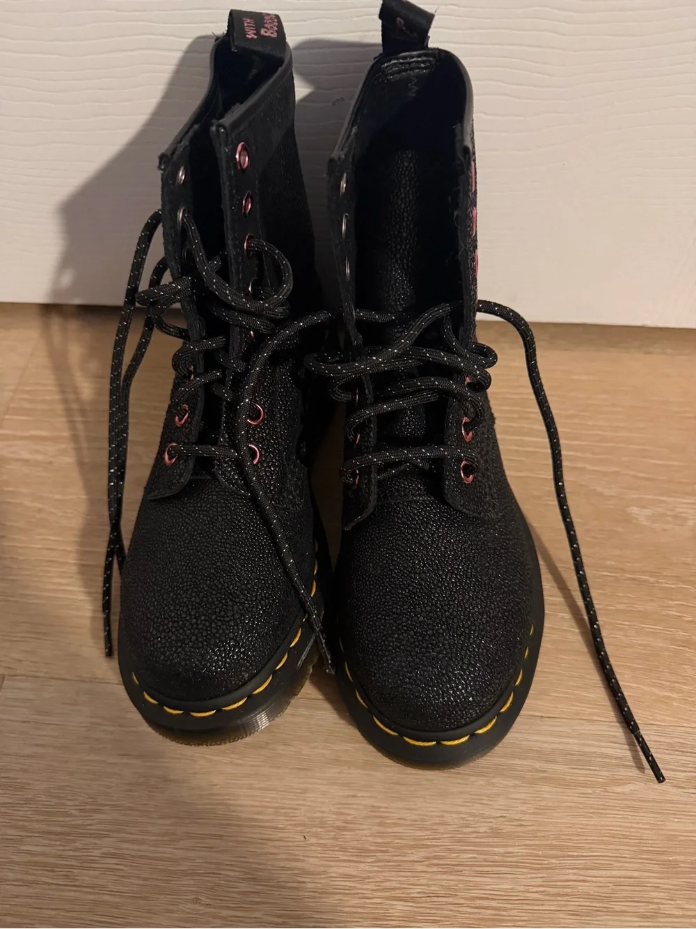 Dr. Martens Black with pink details. Quality. *New*